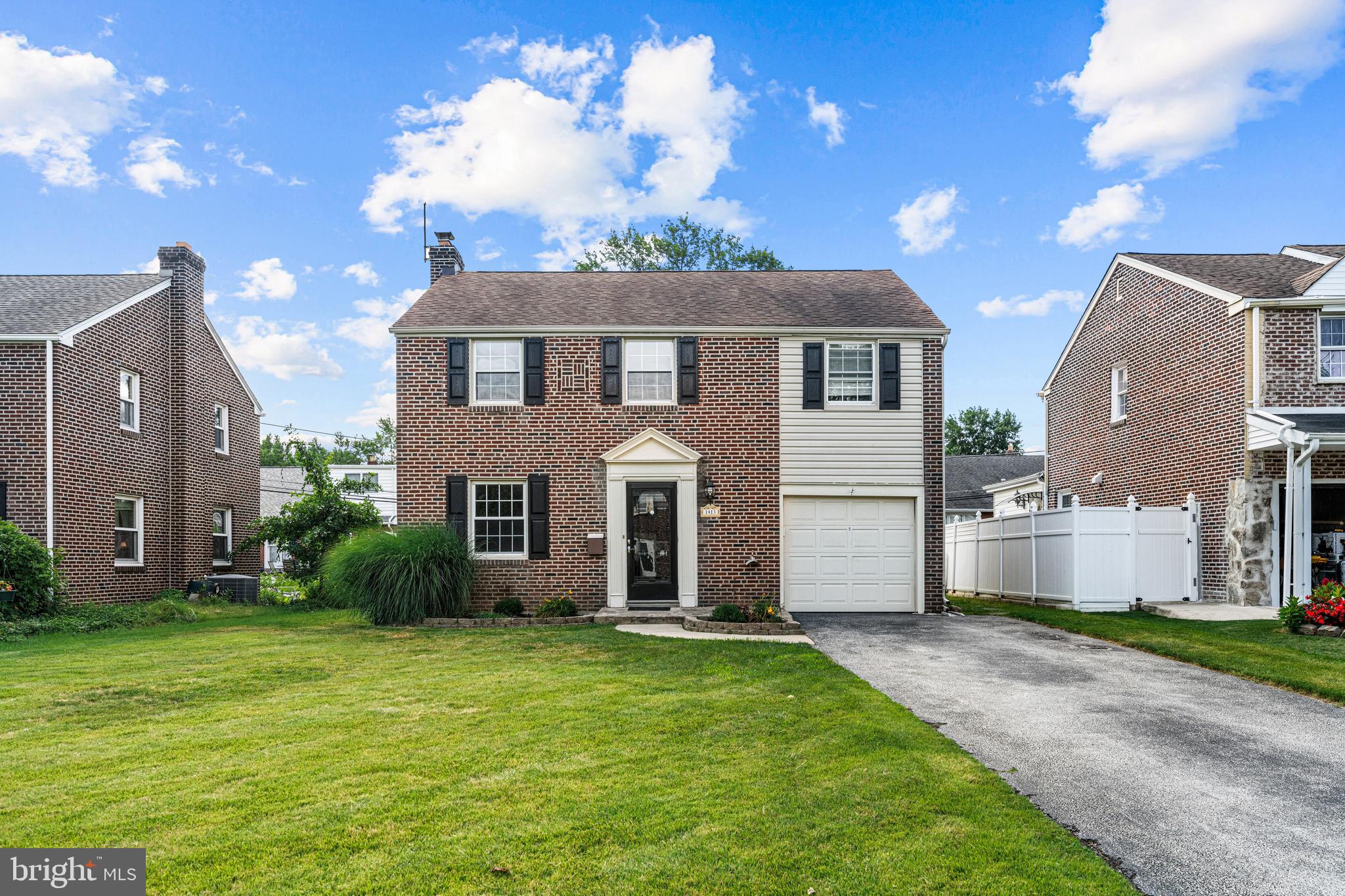 1413 SUNNYHILL LANE