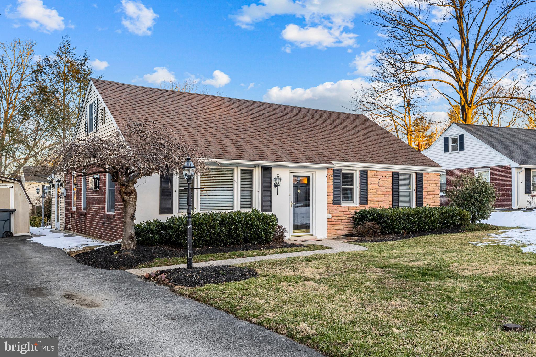 7 Longwood Dr