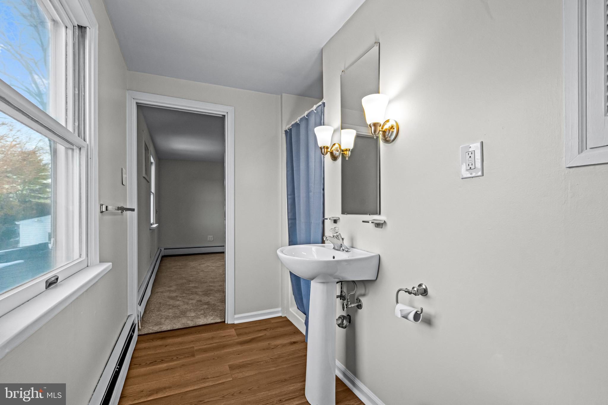 7 Longwood Dr