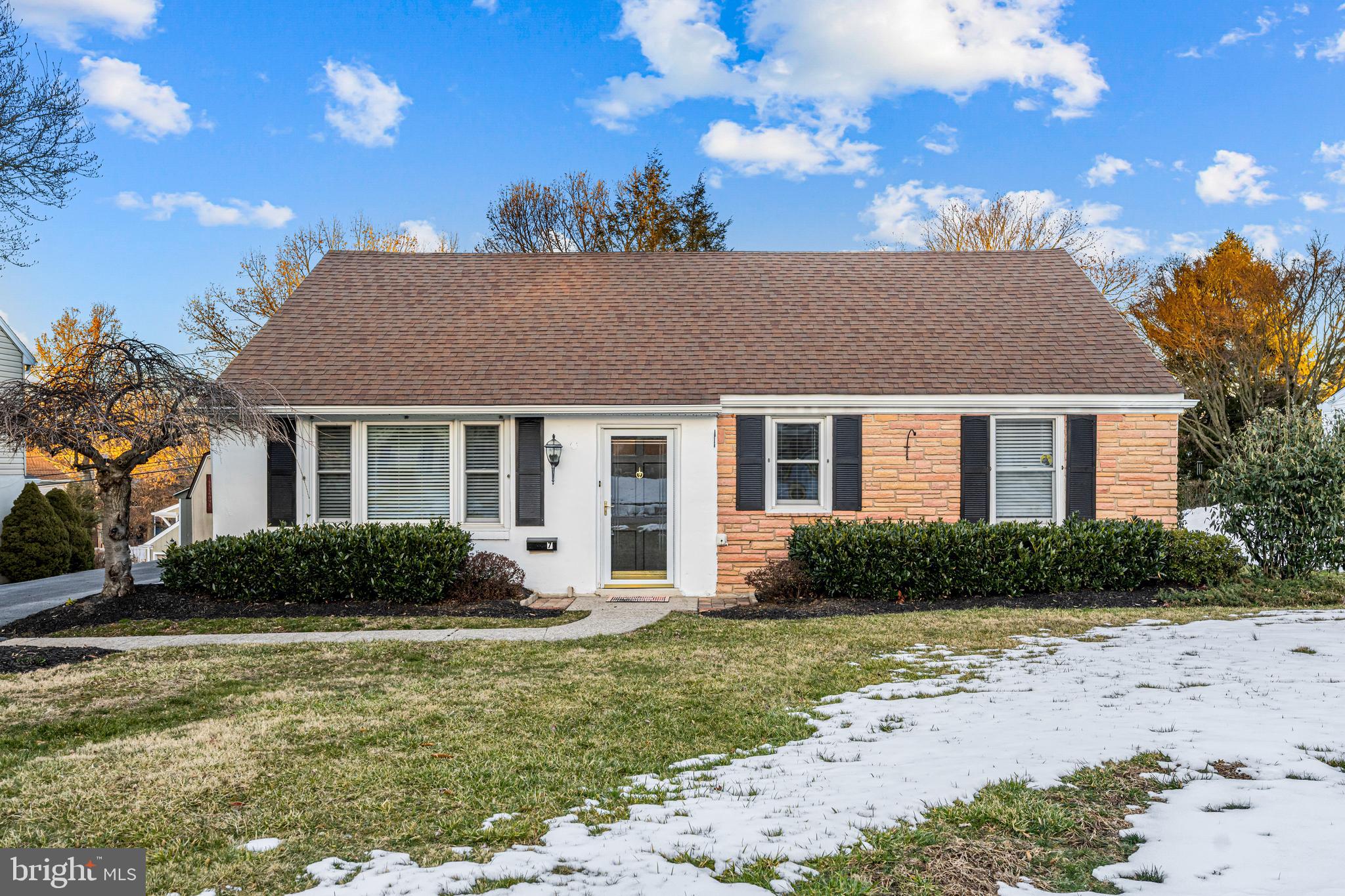 7 Longwood Dr