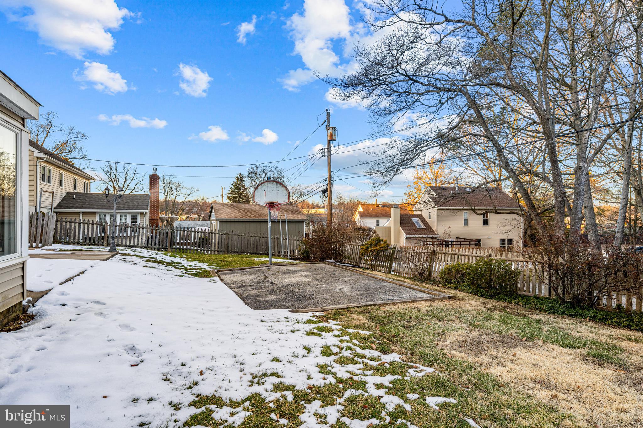 7 Longwood Dr