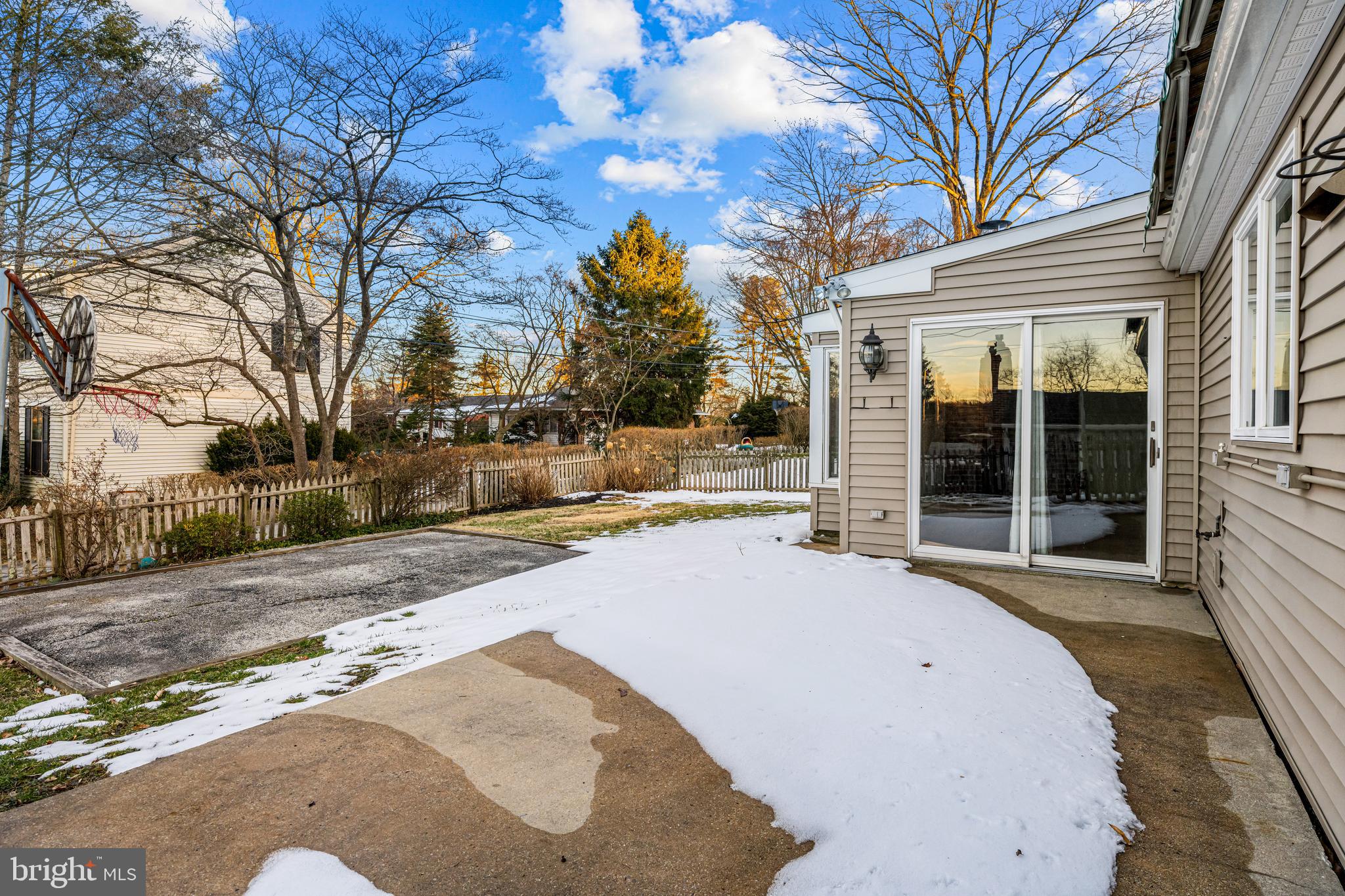 7 Longwood Dr