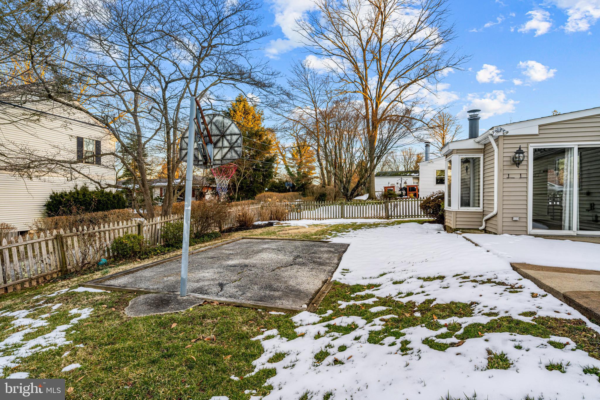 7 Longwood Dr