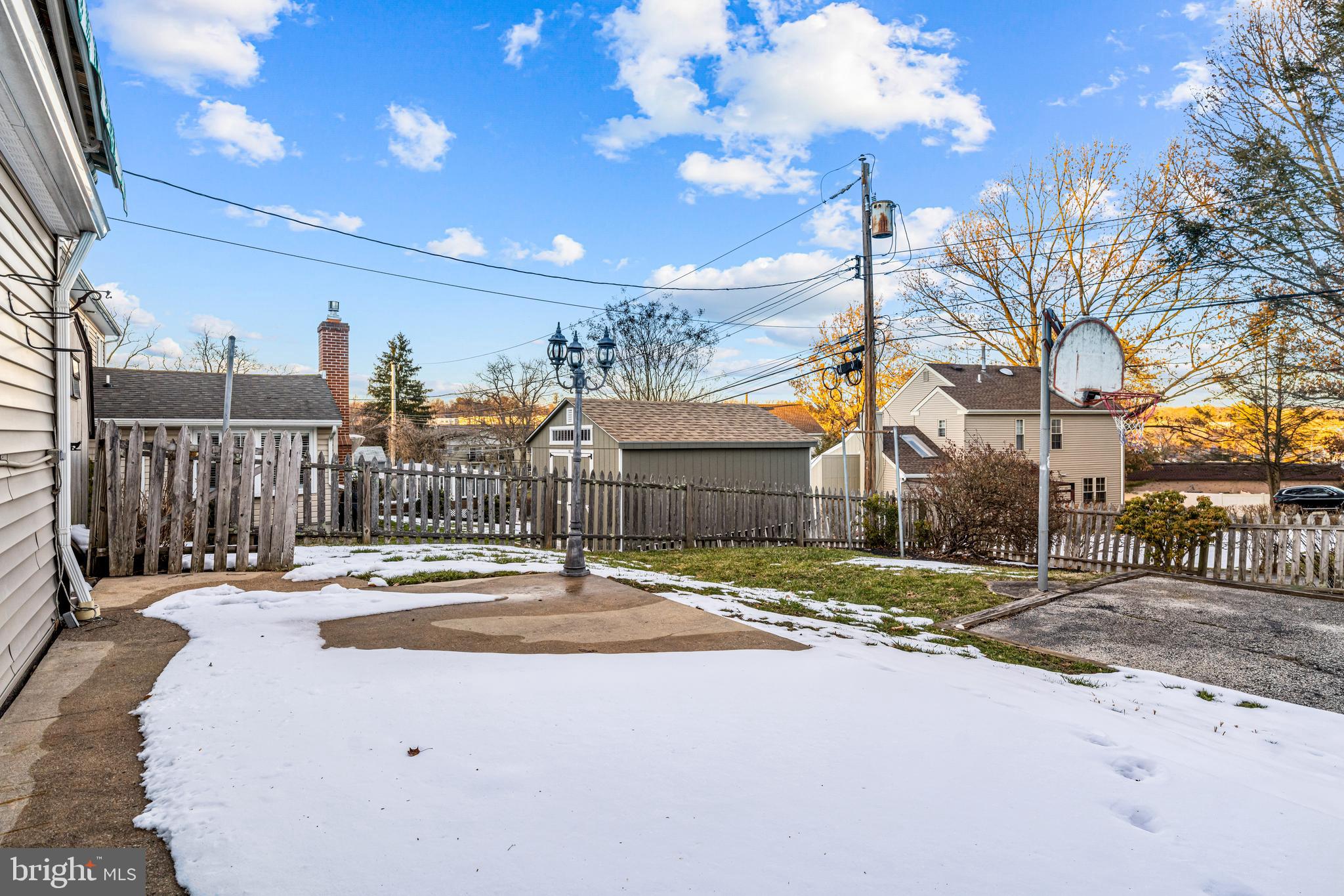 7 Longwood Dr