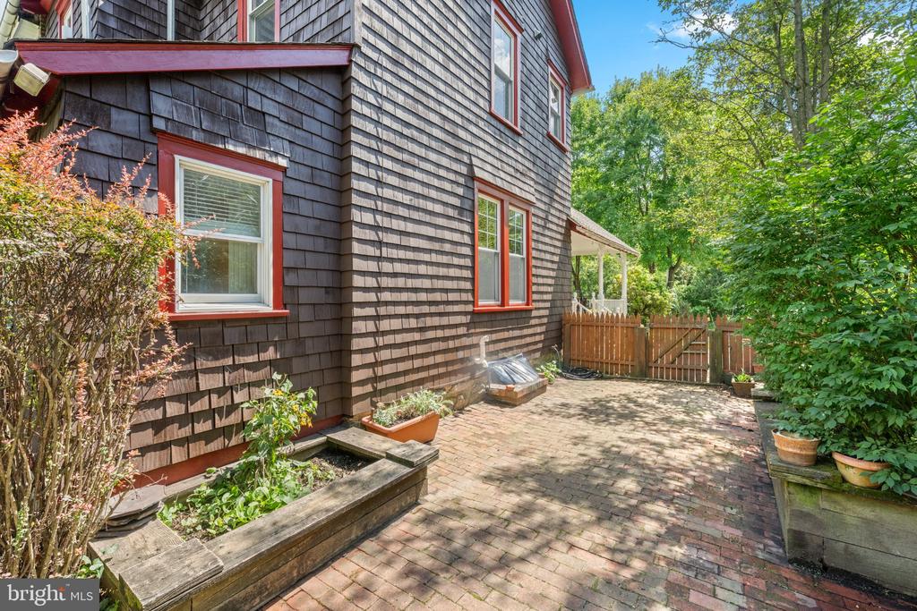 203 DARTMOUTH AVENUE