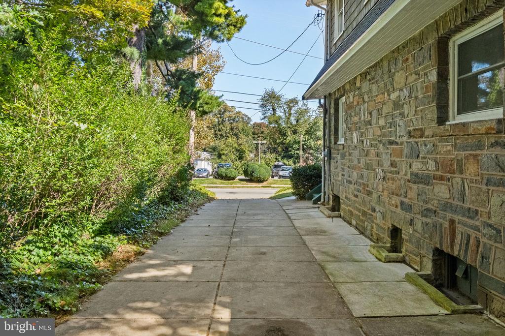 30 MORTON AVENUE