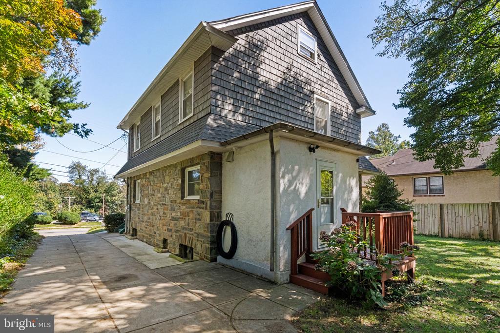 30 MORTON AVENUE