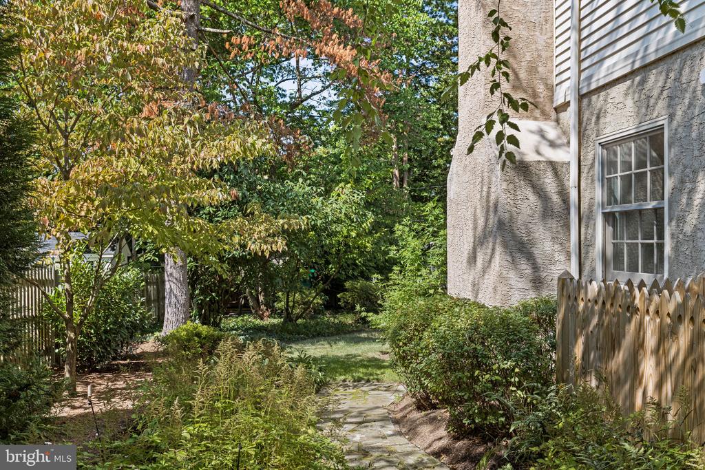 528 Custis Rd