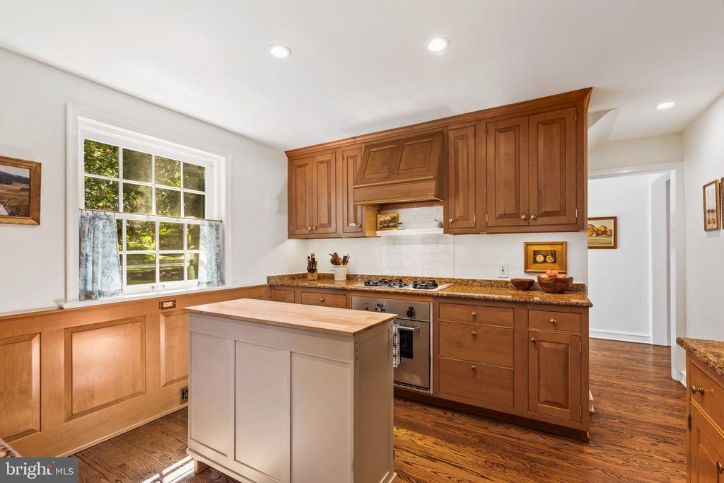 528 Custis Rd