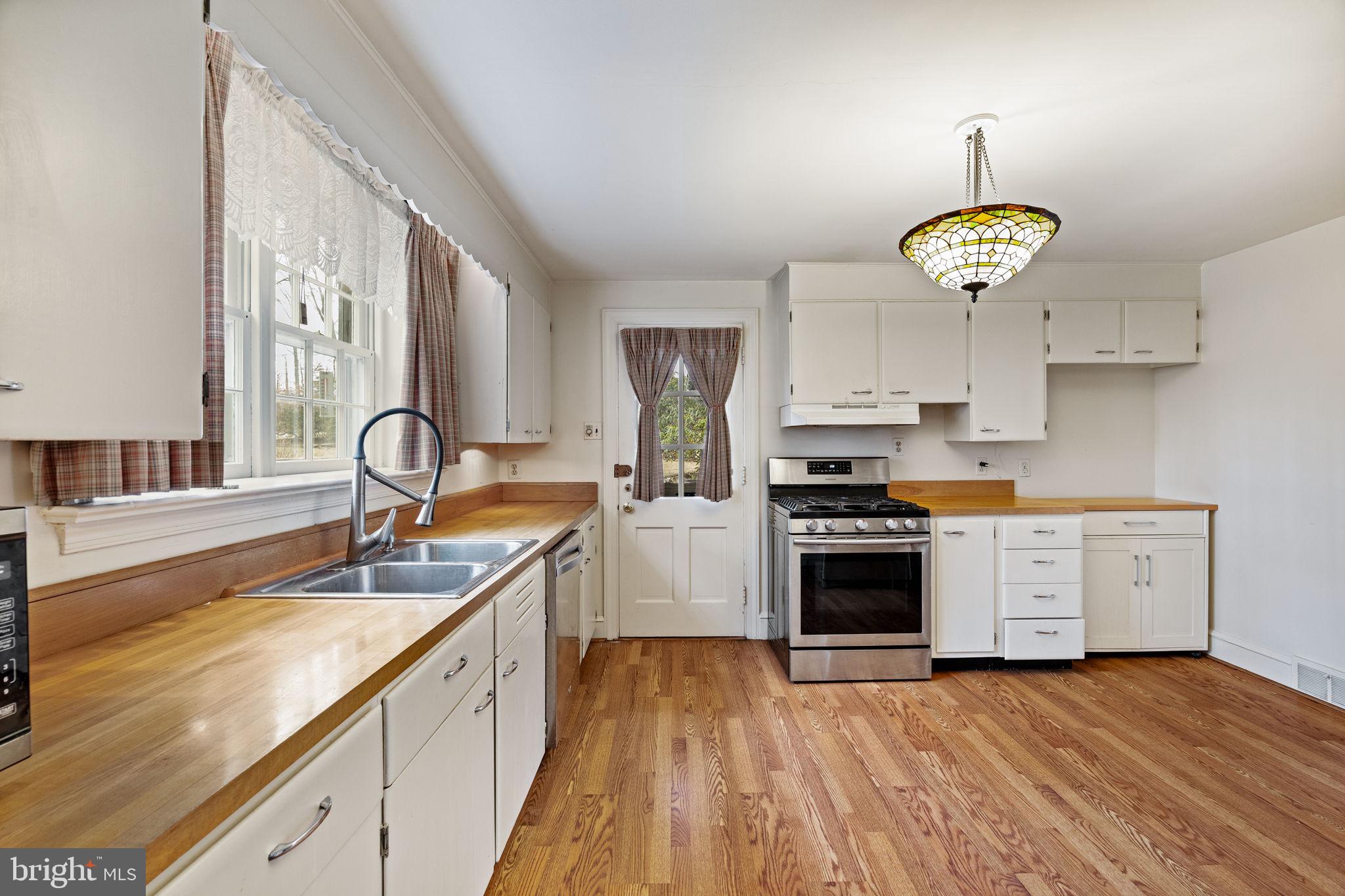 406 Custis Rd