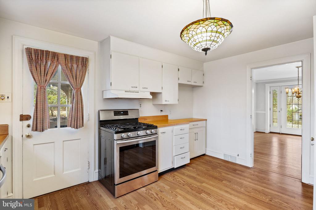 406 Custis Rd
