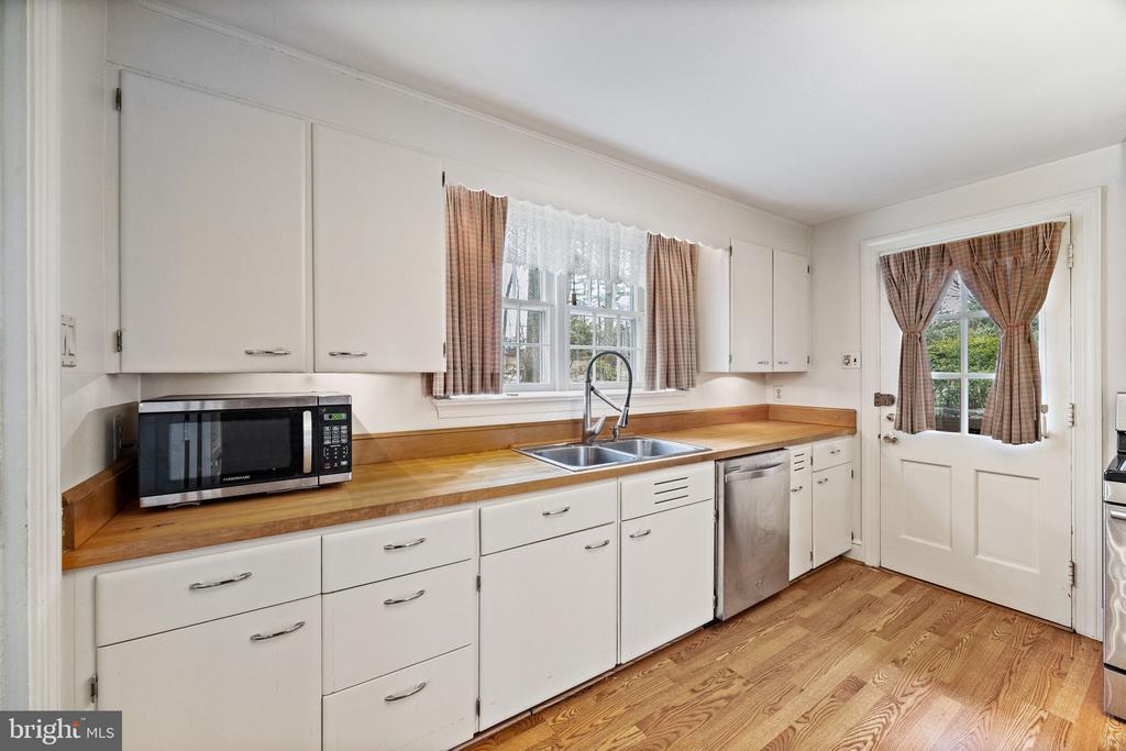 406 Custis Rd