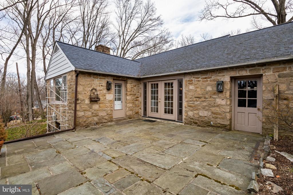 406 Custis Rd