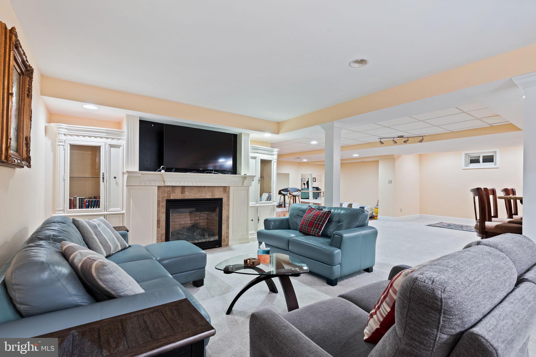 2 Bayberry Cir