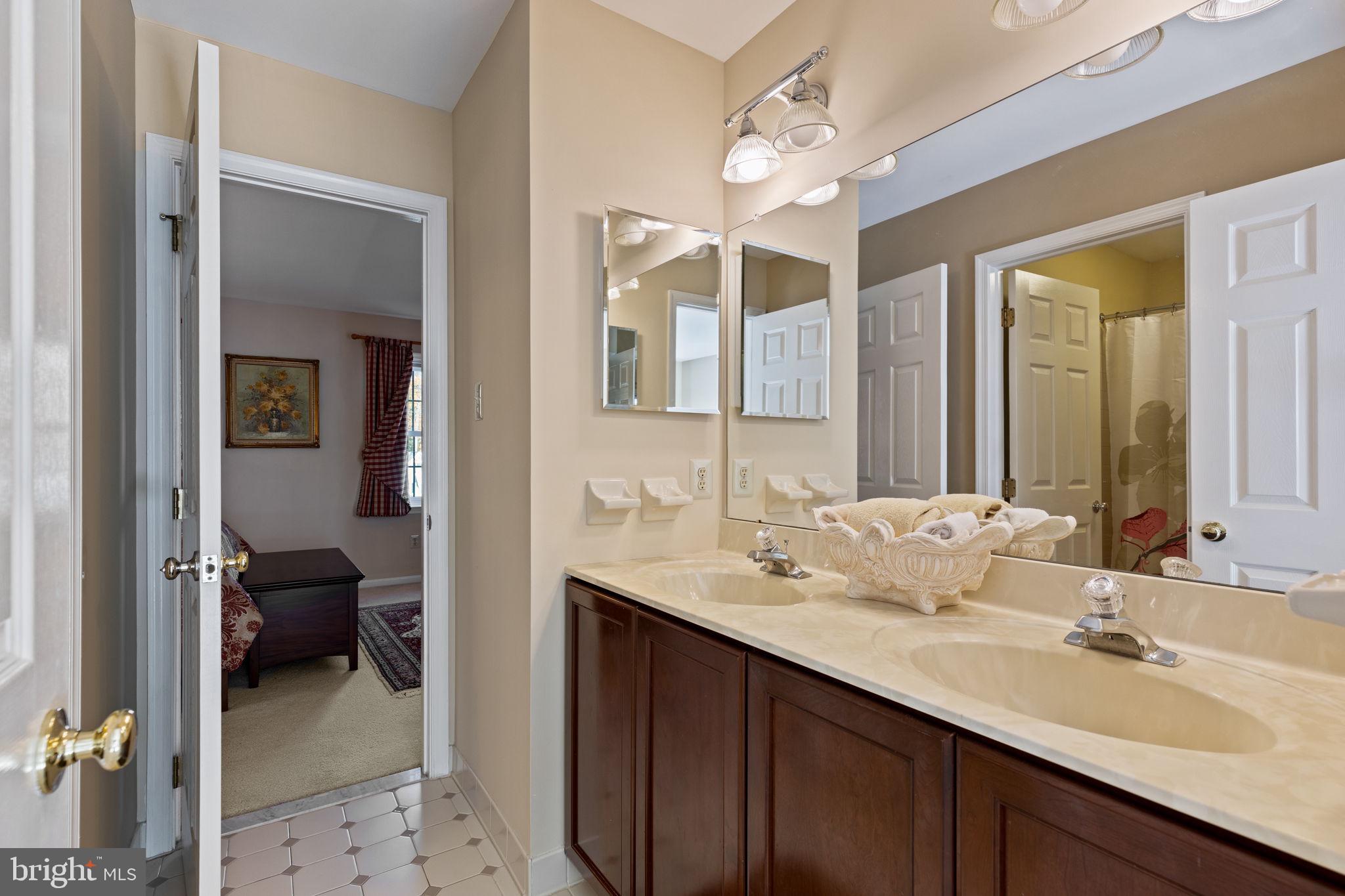 2 Bayberry Cir