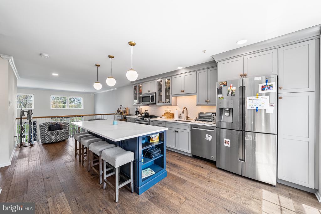 421 FORT HILL CIR