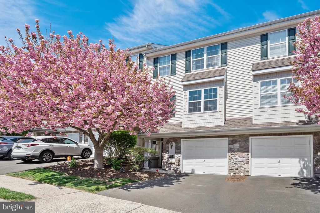 421 FORT HILL CIR