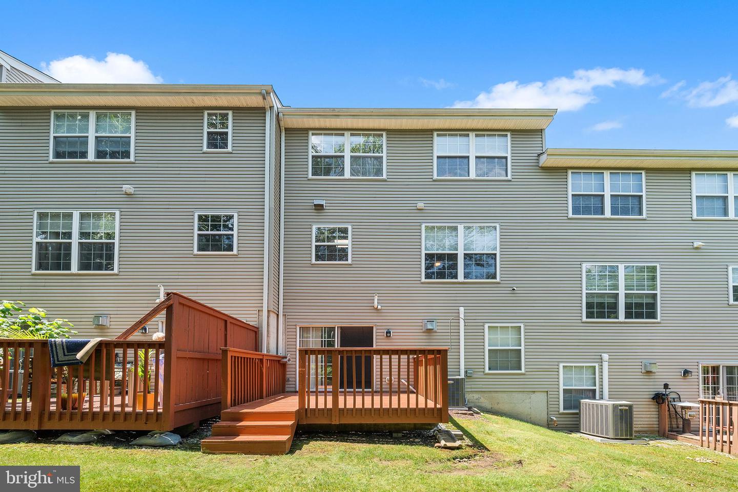 447 FORT HILL CIR