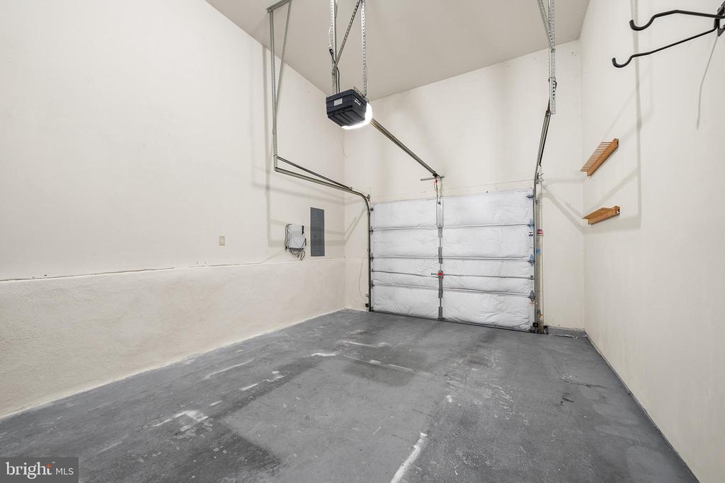 447 FORT HILL CIR