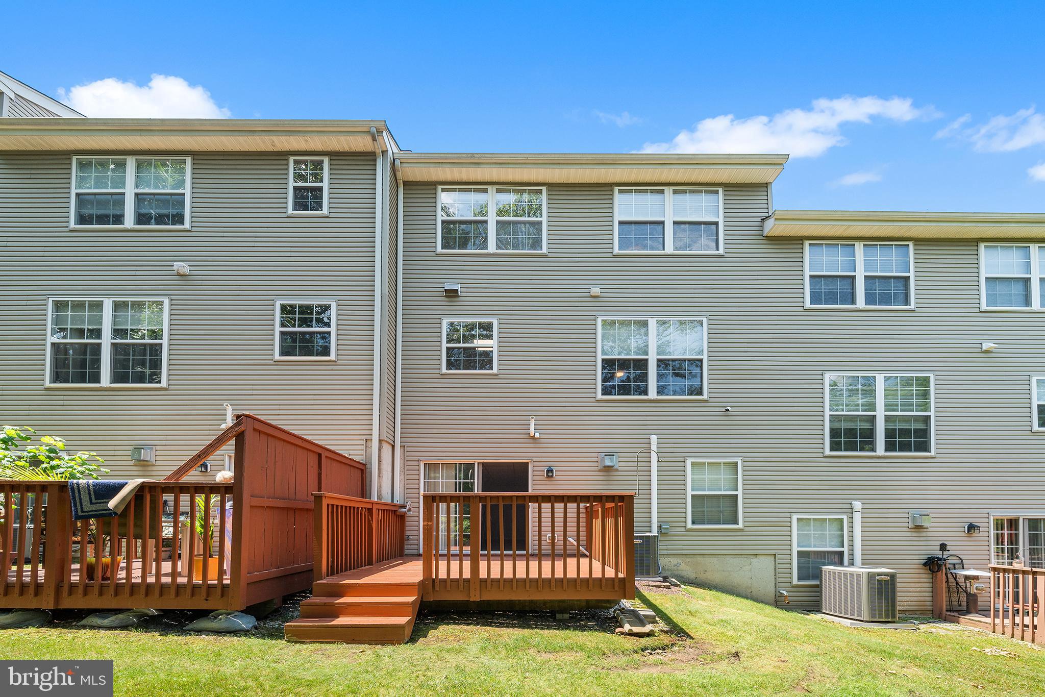 447 FORT HILL CIR
