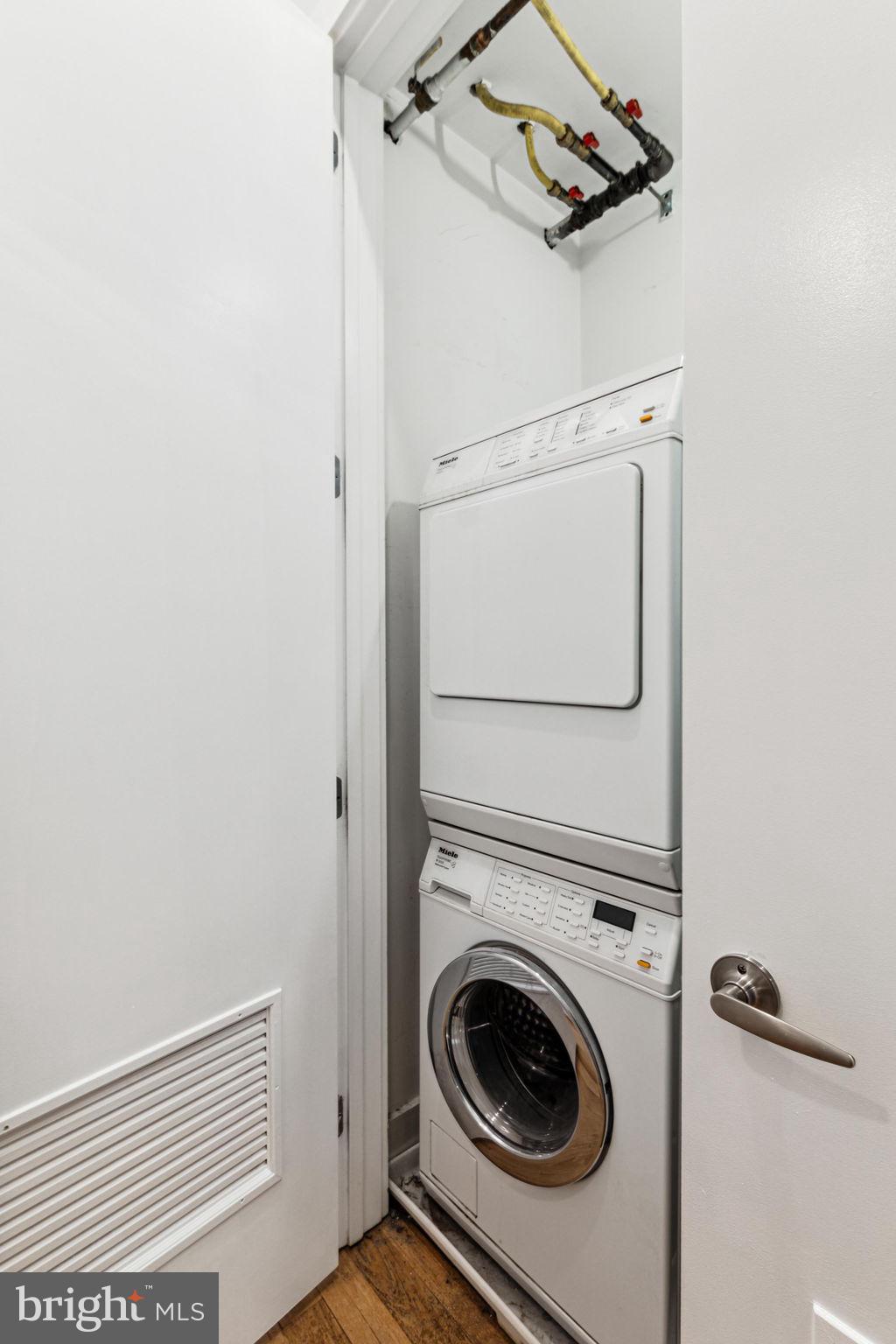 1233 BAINBRIDGE STREET Unit: E