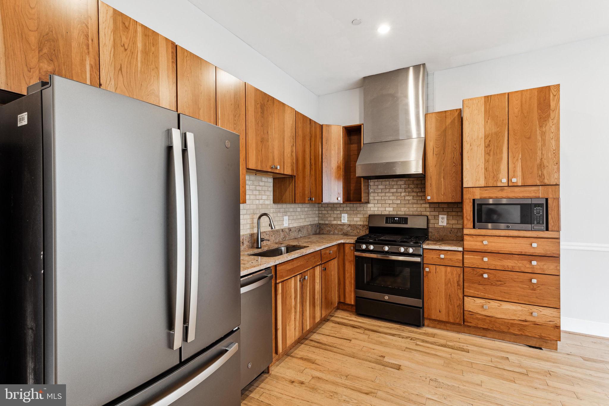 1233 BAINBRIDGE STREET Unit: E