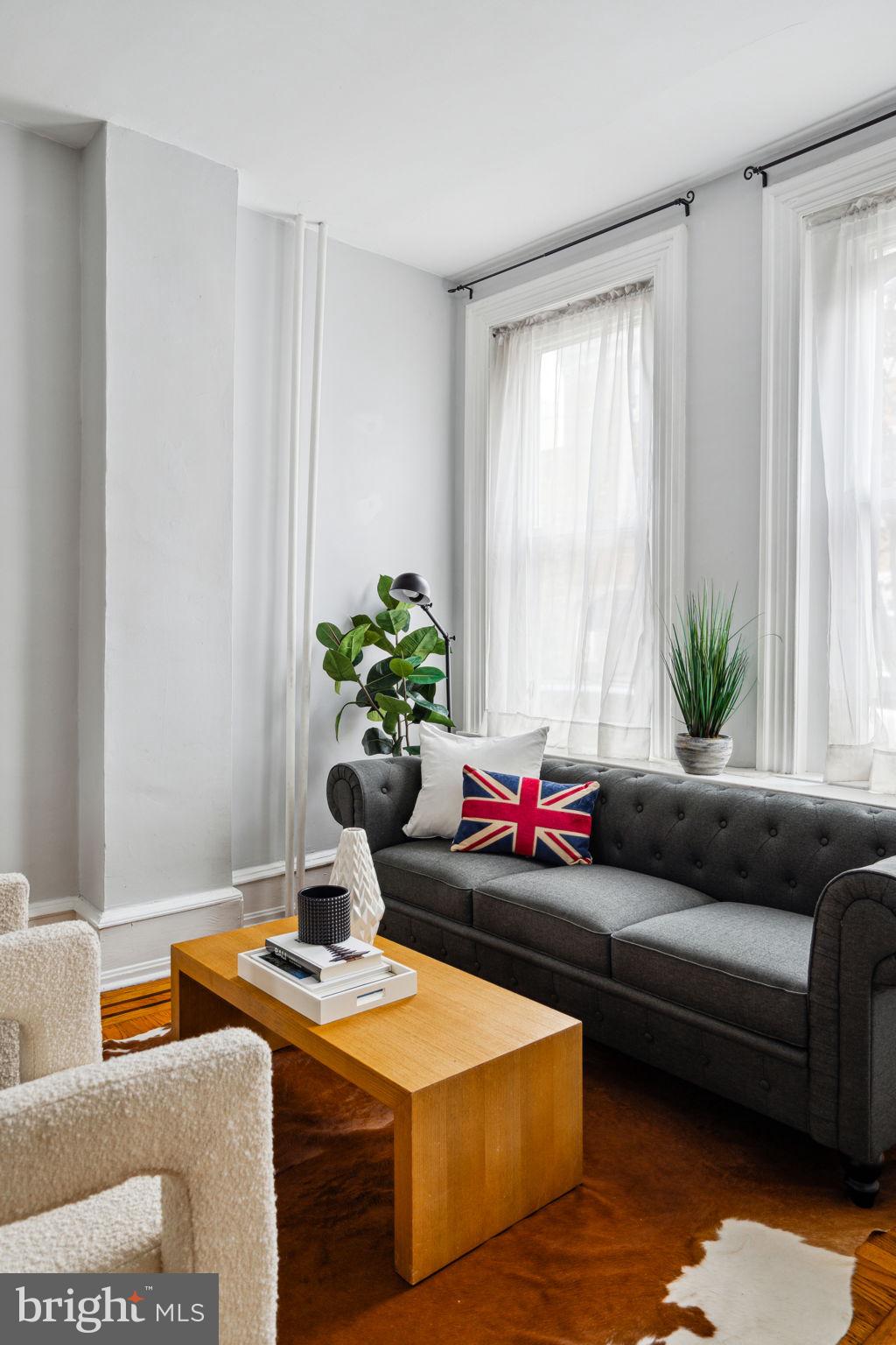 2663 E THOMPSON STREET