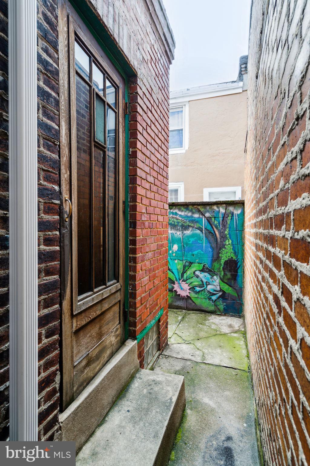 2663 E THOMPSON STREET