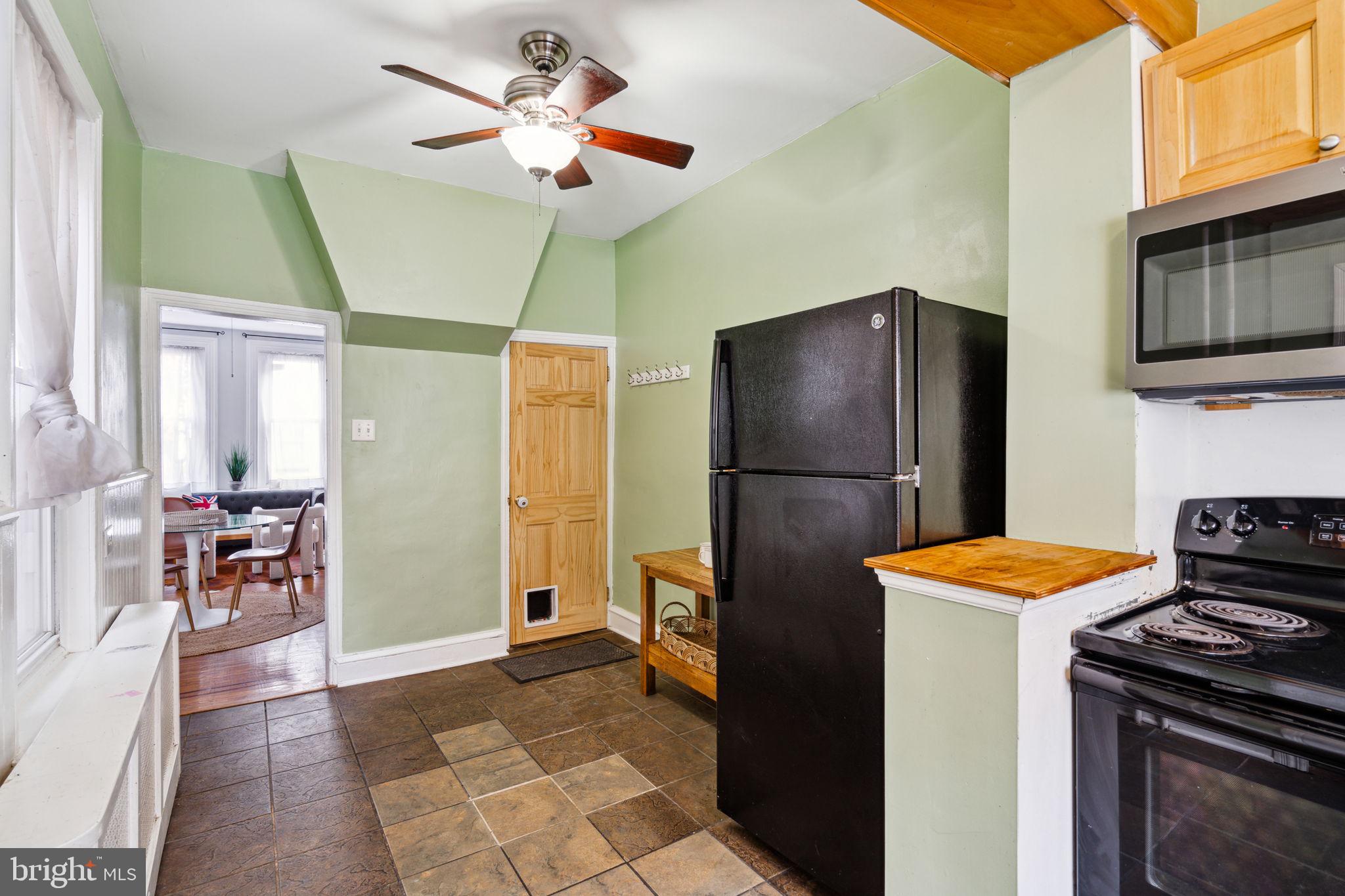 2663 E THOMPSON STREET