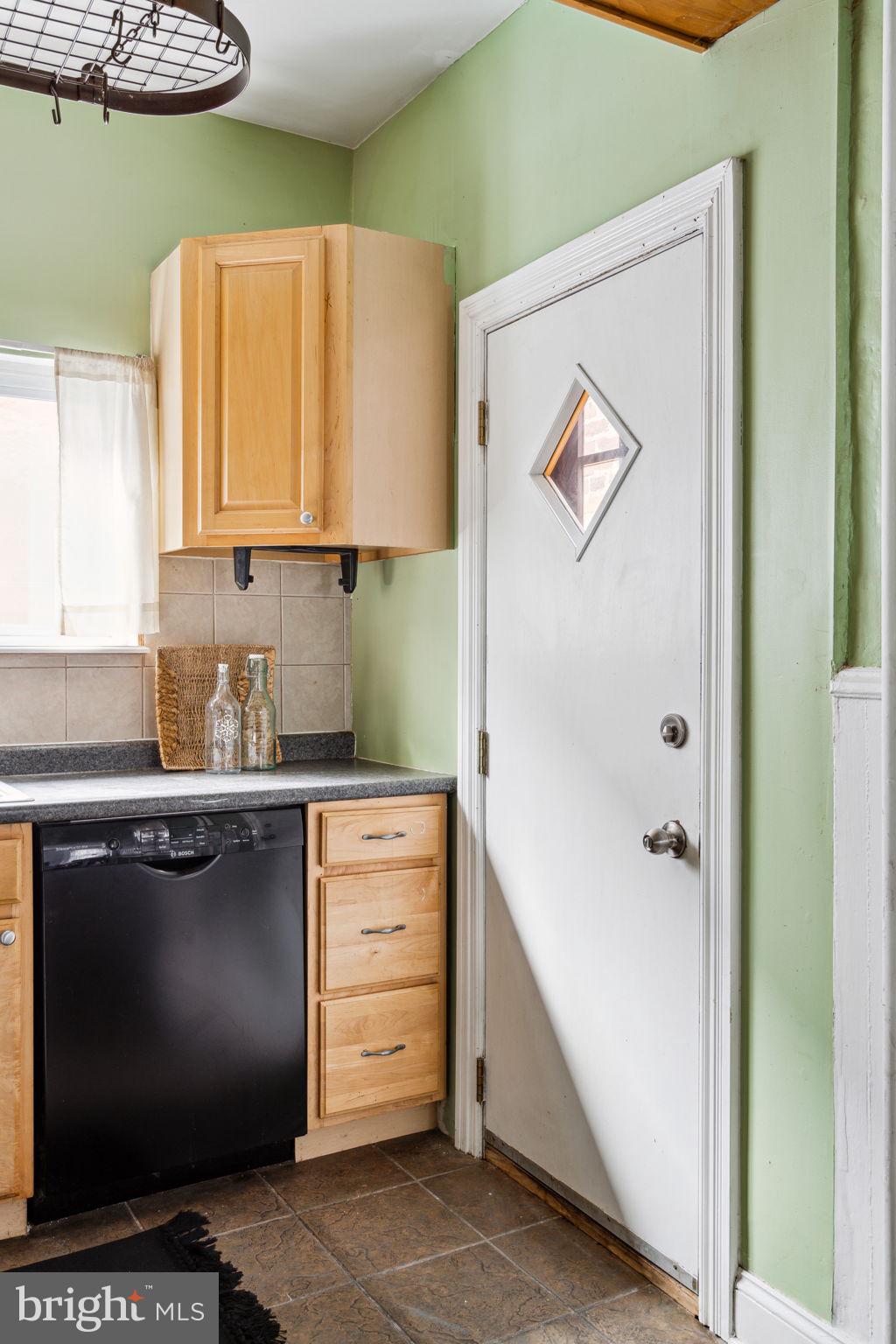 2663 E THOMPSON STREET