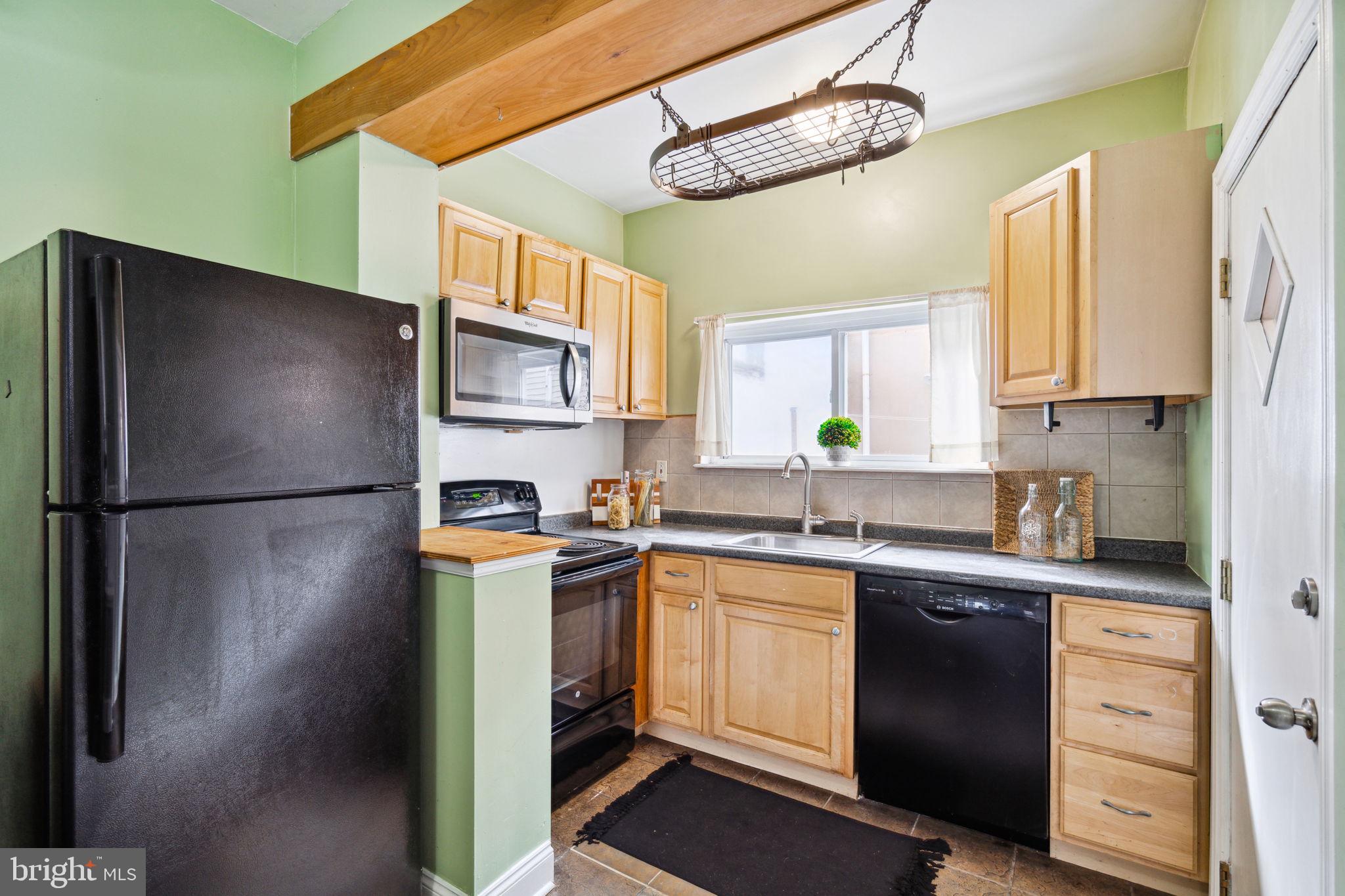 2663 E THOMPSON STREET