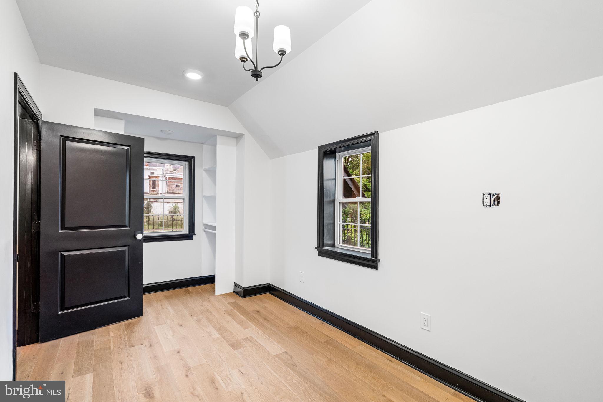 224 W WASHINGTON LANE