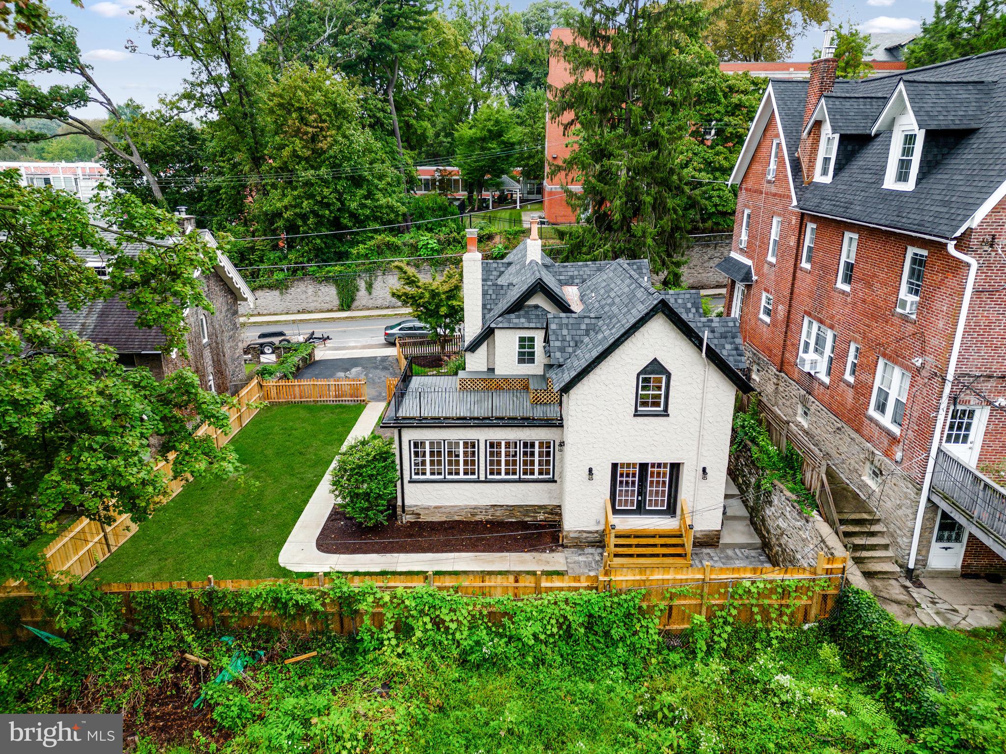 224 W WASHINGTON LANE