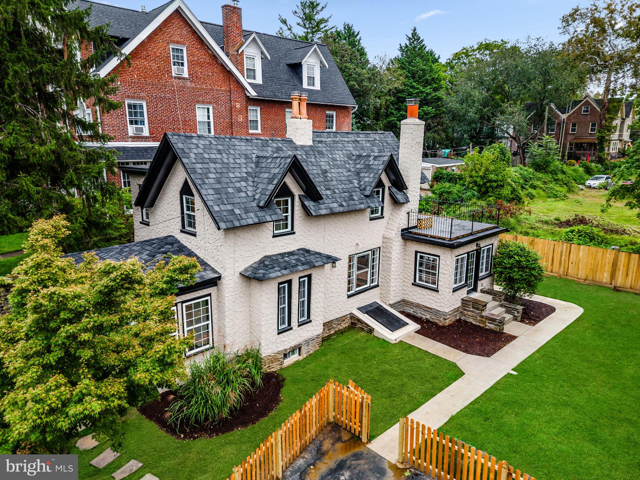 224 W WASHINGTON LANE