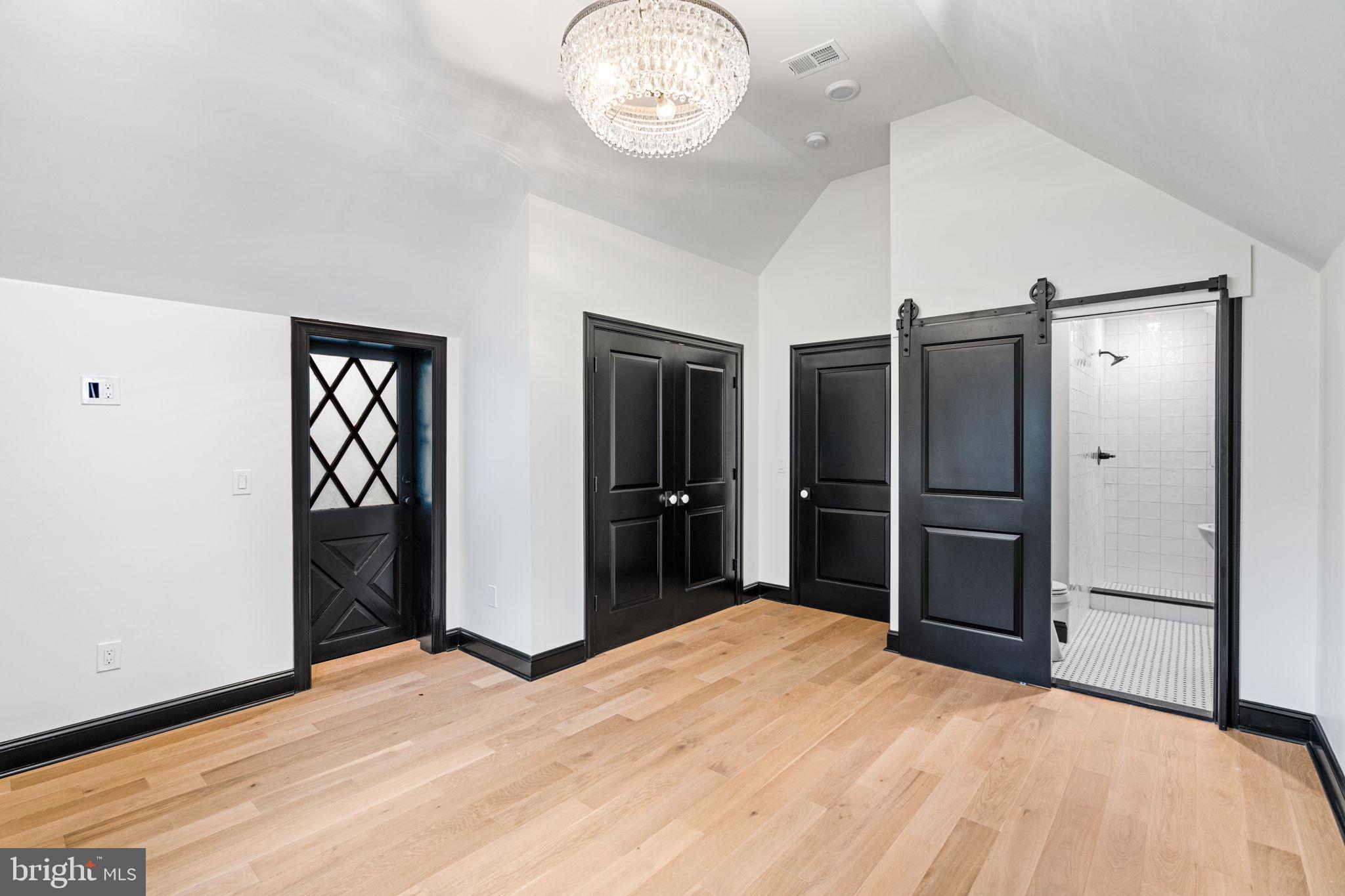 224 W WASHINGTON LANE