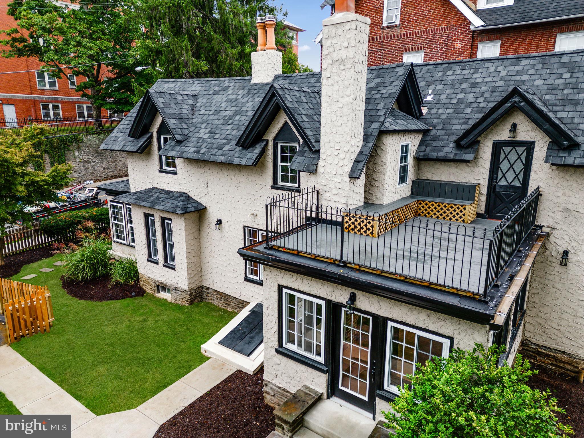 224 W WASHINGTON LANE
