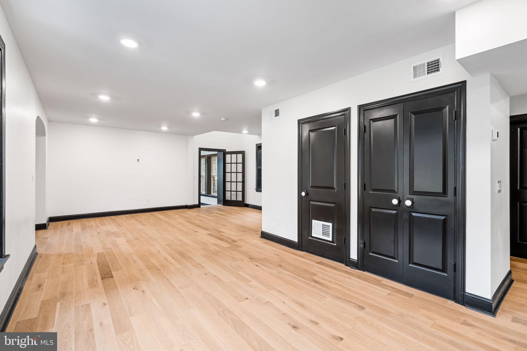 224 W WASHINGTON LANE