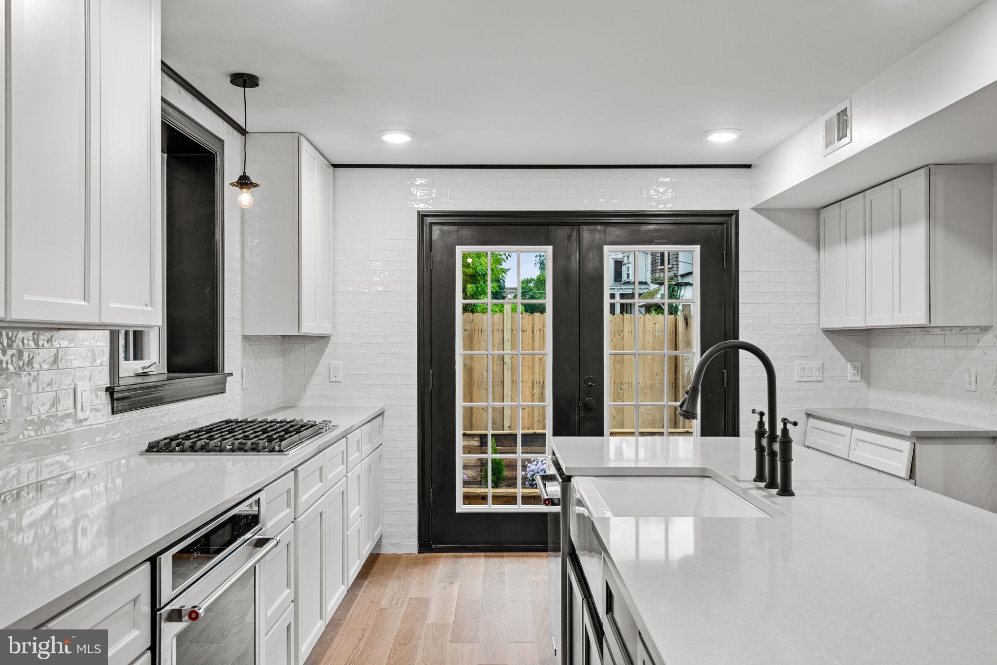 224 W WASHINGTON LANE