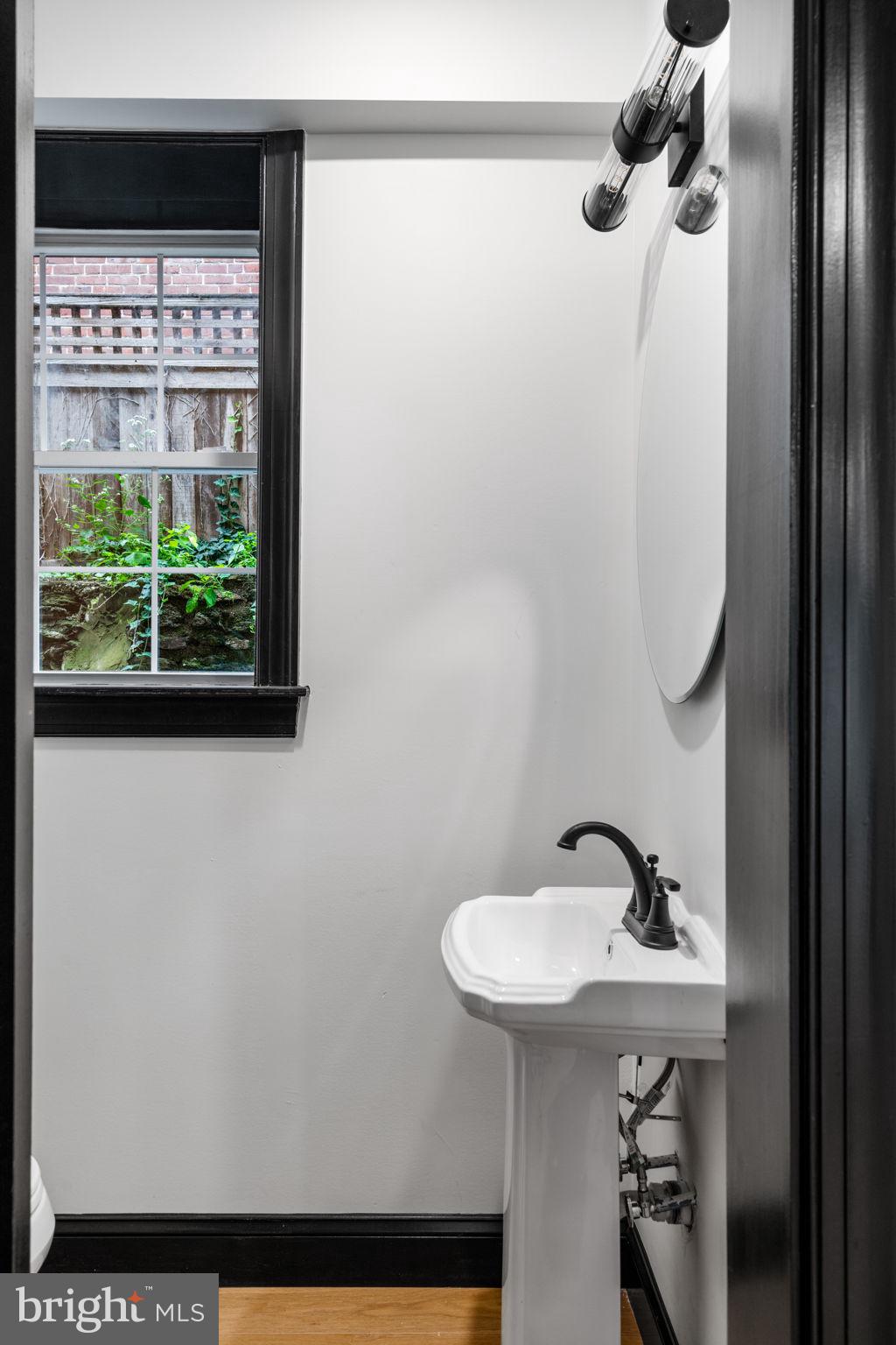 224 W WASHINGTON LANE