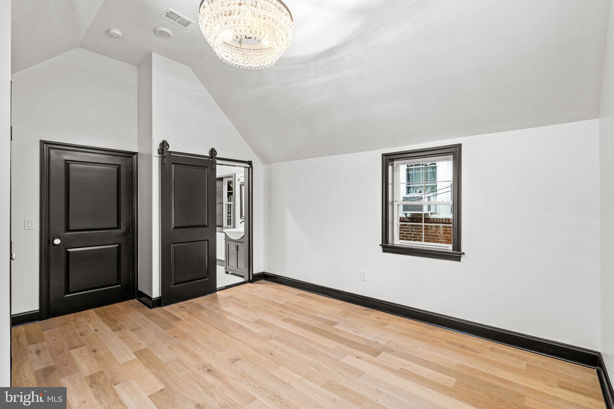 224 W WASHINGTON LANE