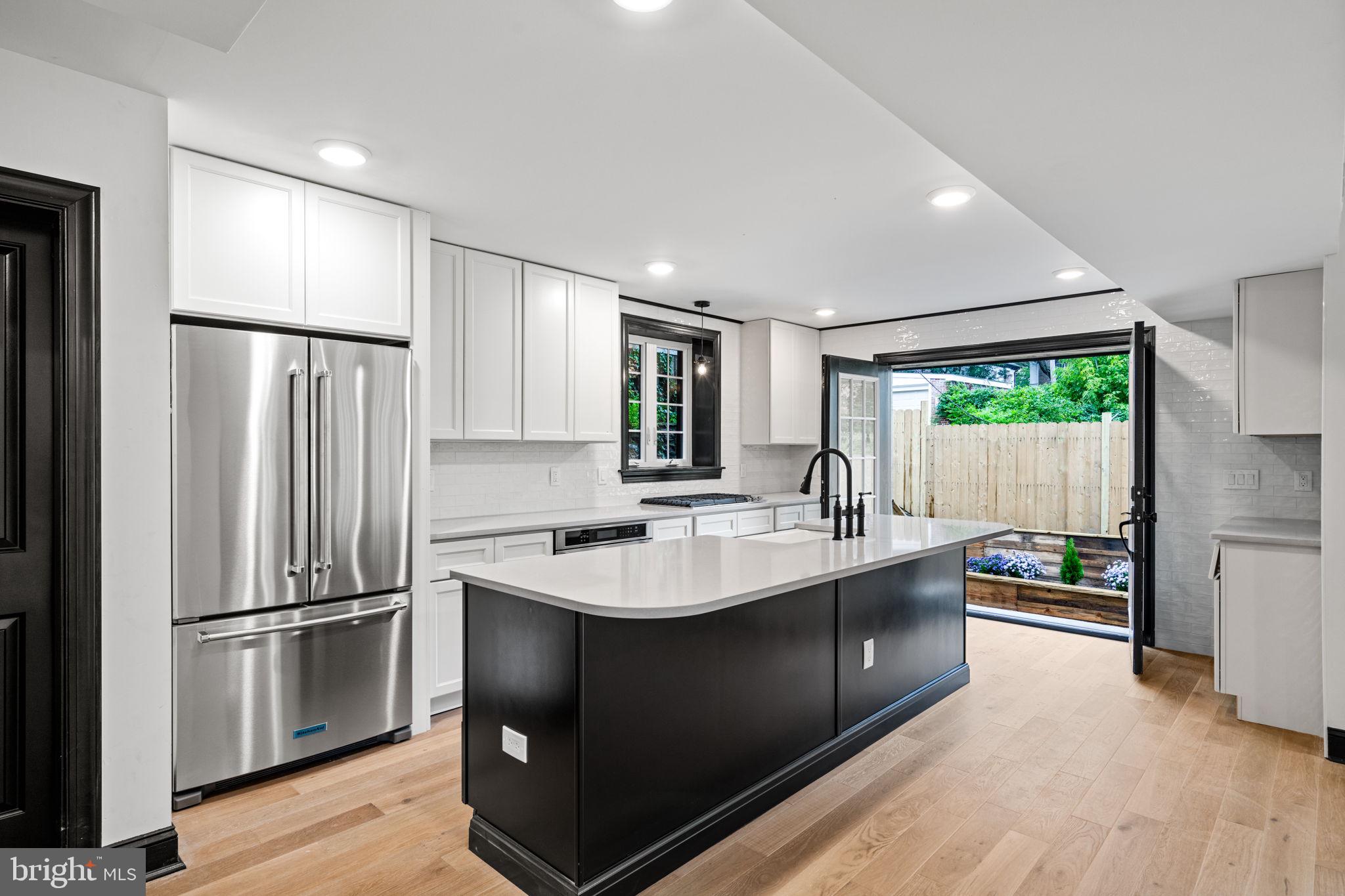 224 W WASHINGTON LANE