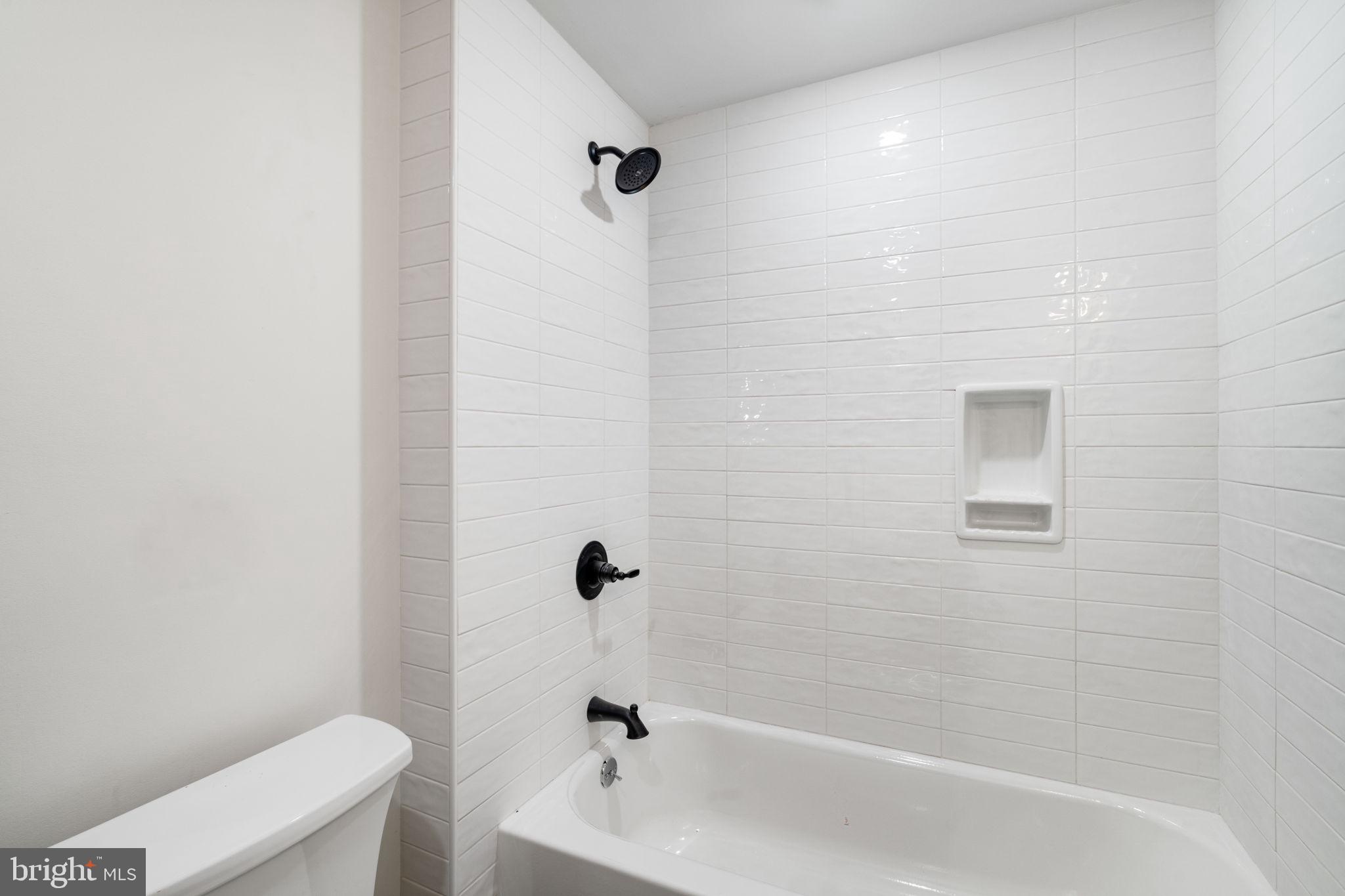 224 W WASHINGTON LANE