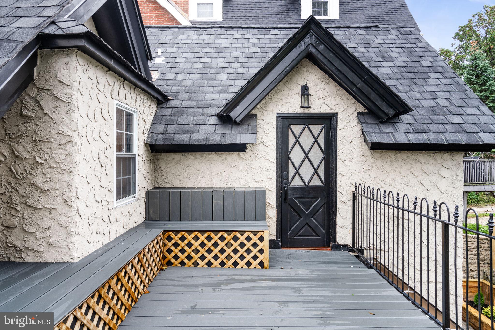 224 W WASHINGTON LANE