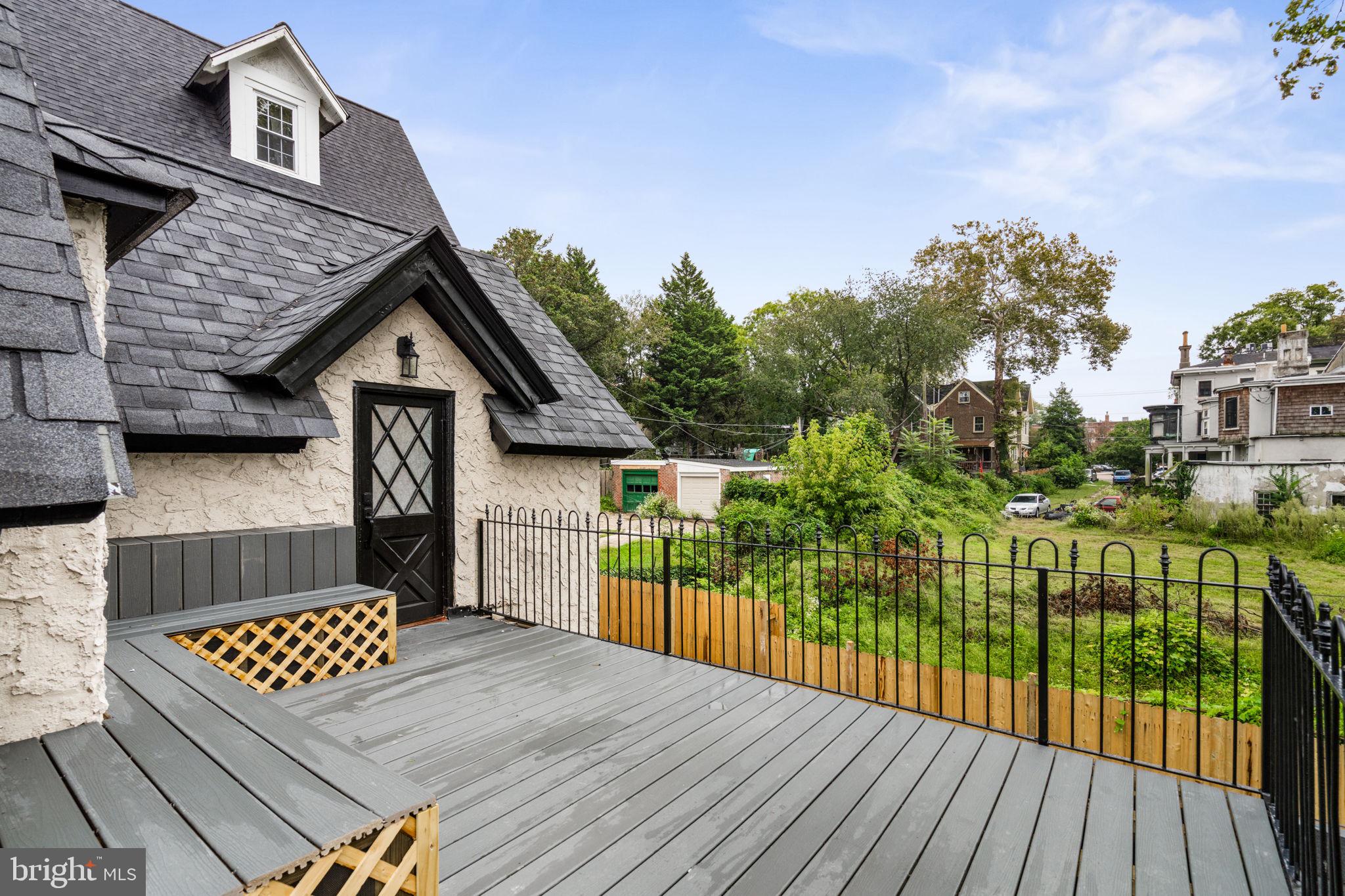 224 W WASHINGTON LANE