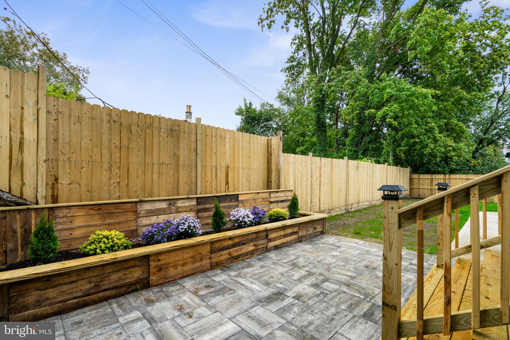 224 W WASHINGTON LANE