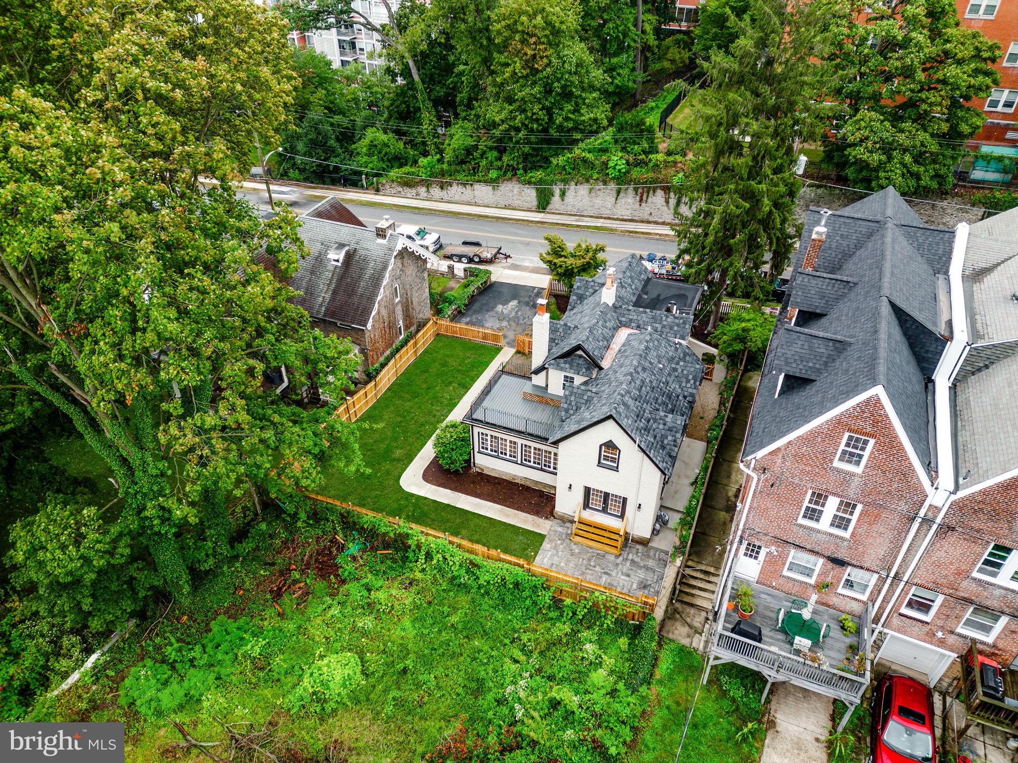 224 W WASHINGTON LANE