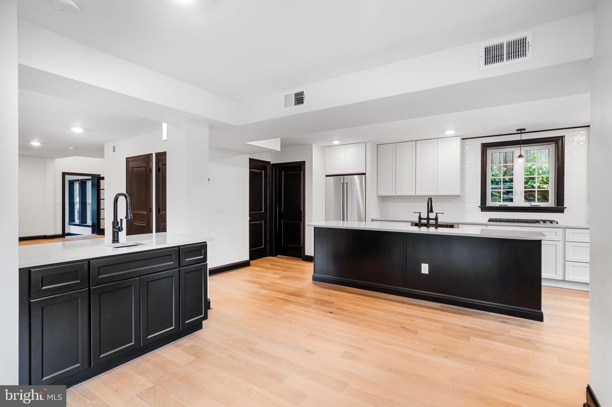 224 W WASHINGTON LANE