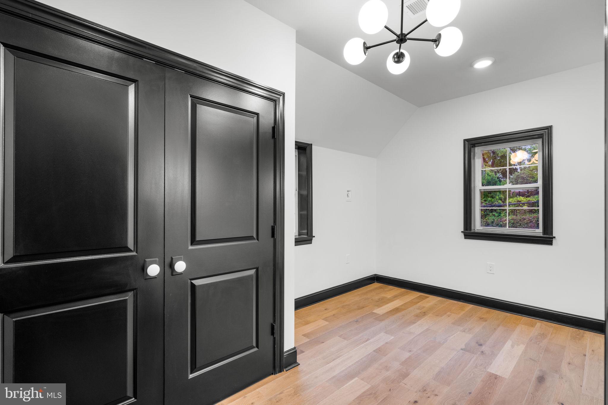 224 W WASHINGTON LANE