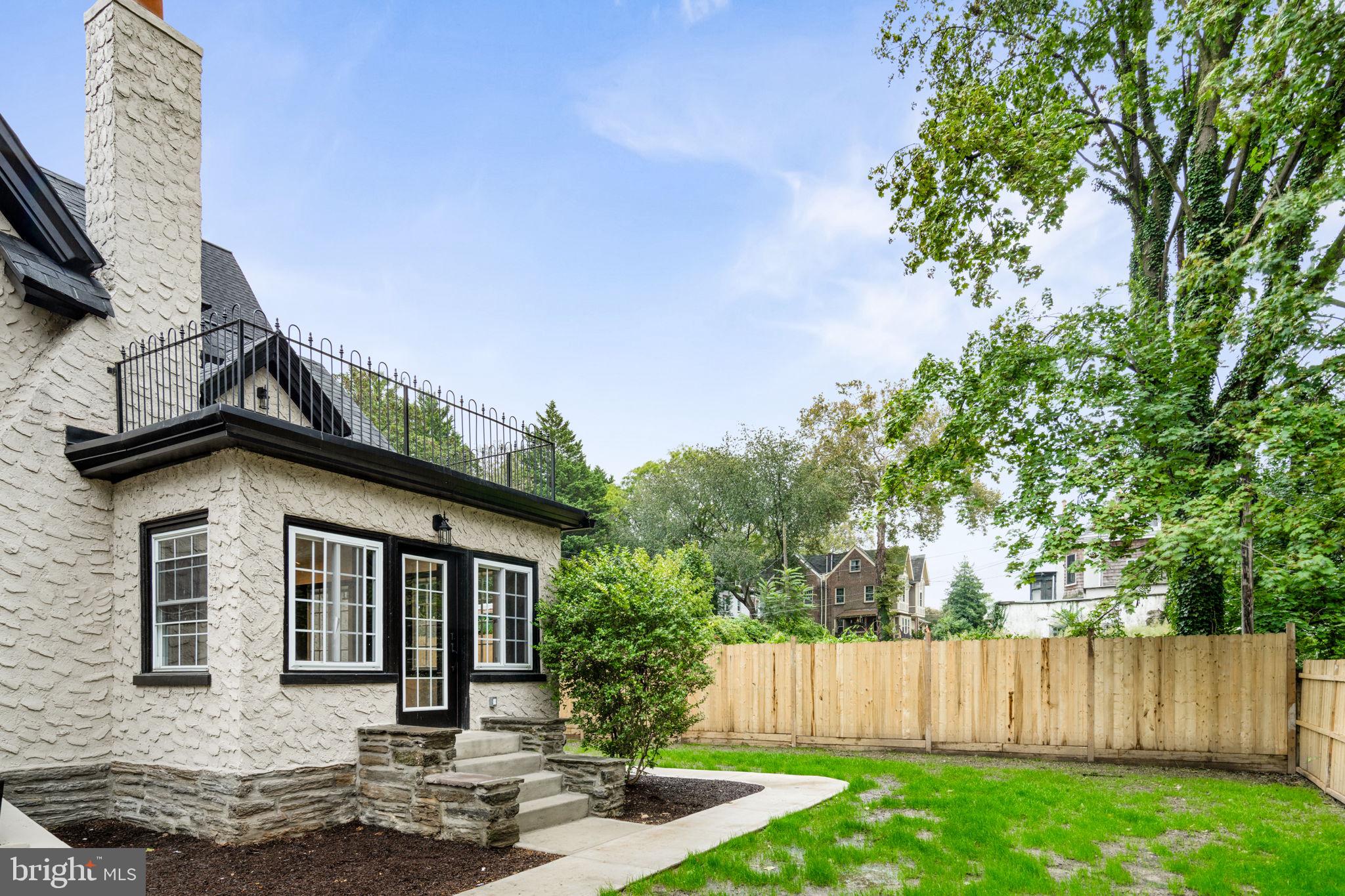 224 W WASHINGTON LANE
