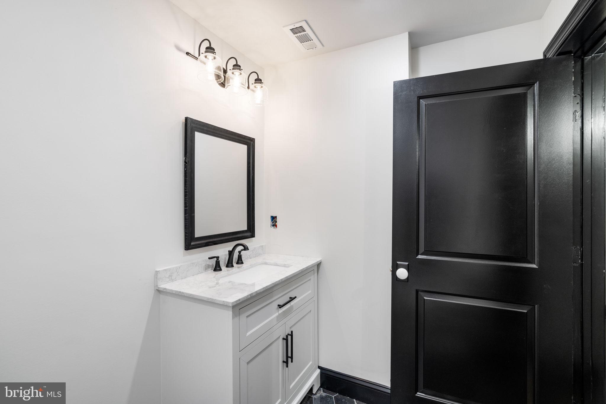 224 W WASHINGTON LANE
